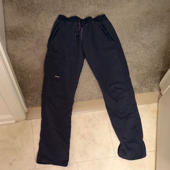 Grey’s Anatomy Gray Scrub Set - Picture 5 of 5